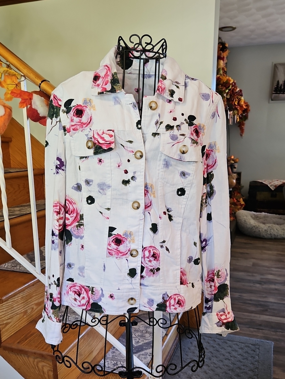 👚Cynthia Rowley White Jacket with Pink Rose Print